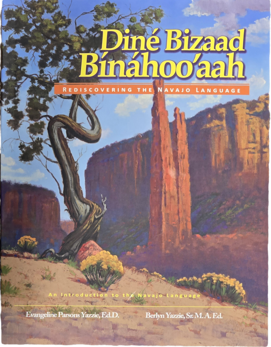 Diné Bizaad Bináhoo`aah: Rediscovering the Navajo Language: An Introduction to the Navajo Language (English and Navajo Edition) Bilingual Edition